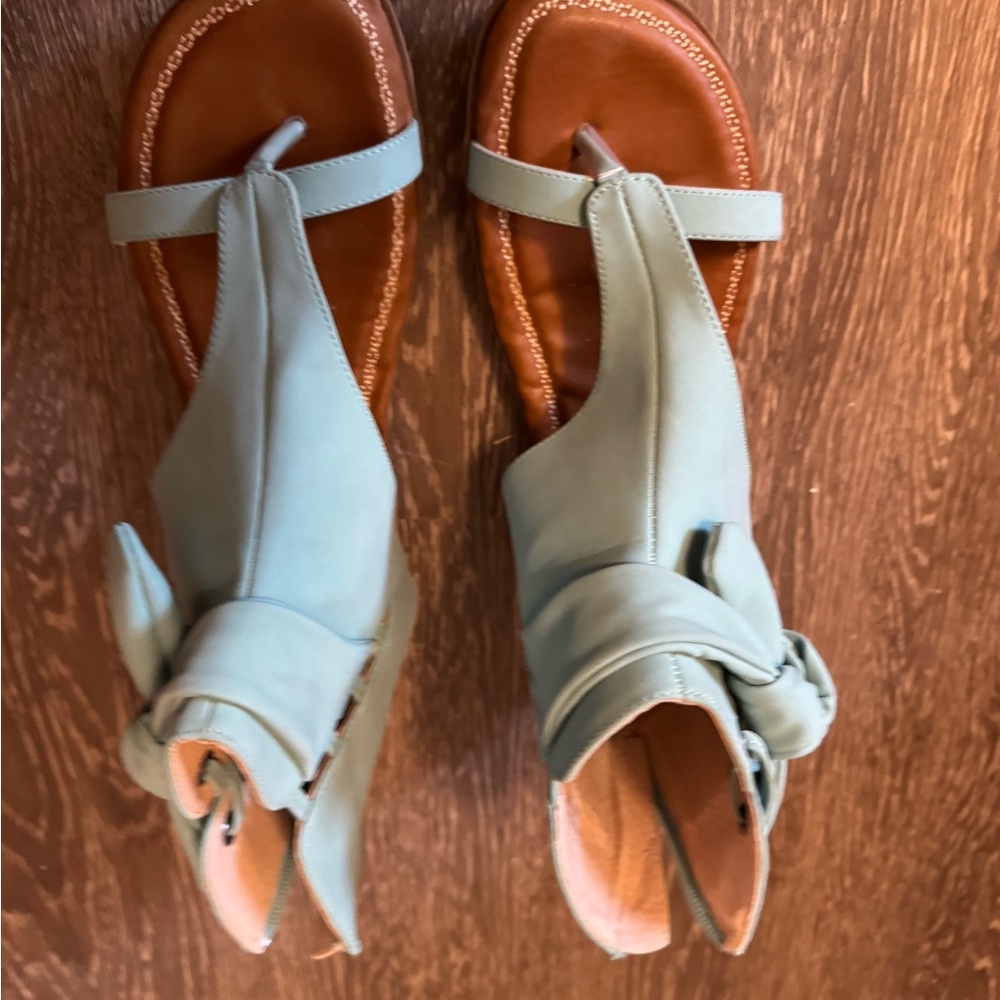 2 Lips Too Women's Sandals in Soft Blue and Brown